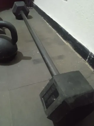 Barra, mancuerna y pesa rusa