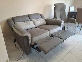 Divano elettrico grigio tessuto e pelle