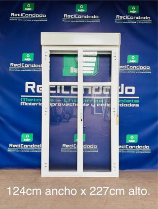 Nº 127. Puerta balconera abatible con persiana.