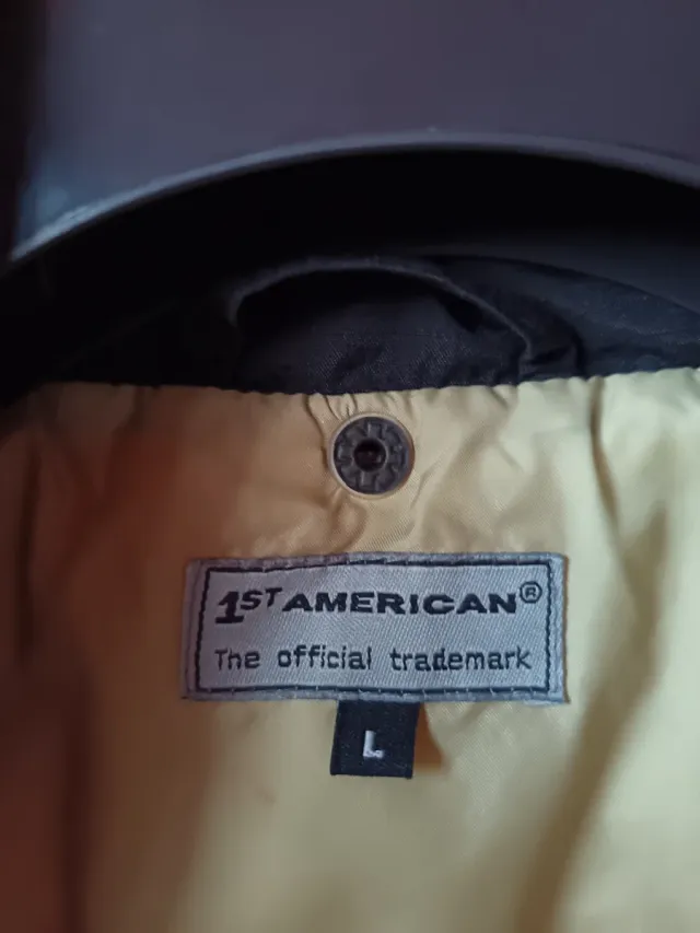 Piumino smanicato nero e beige