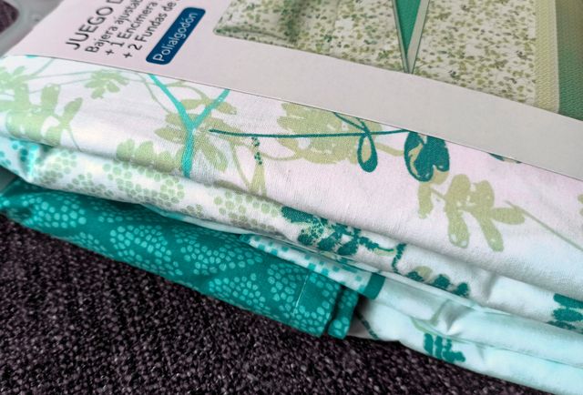 Set di lenzuola per letto matrimoniale 180 (NUOVO E DA PROVARE)