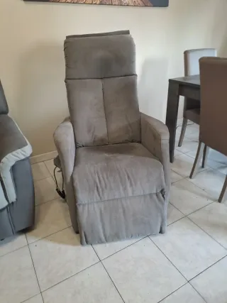 Poltrona elettrica in tessuto grigio