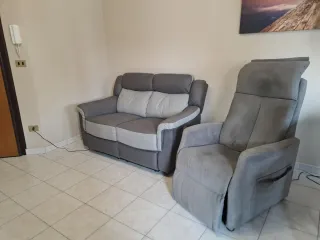 Poltrona elettrica in tessuto grigio