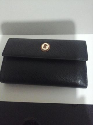Cartera de piel negra y marrón