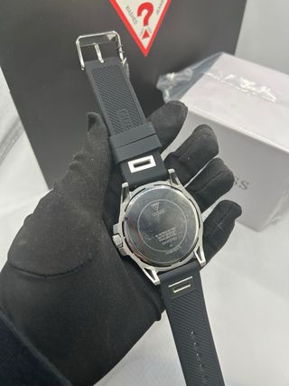 Reloj Guess Negro y Plateado