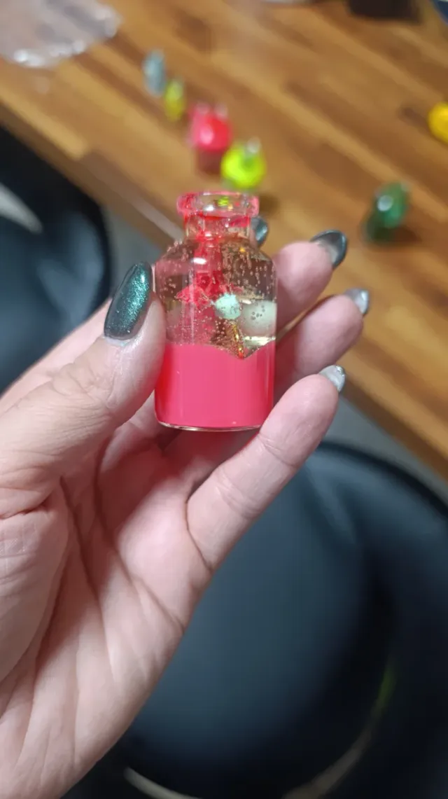 Botellas de cera de gel decorativas