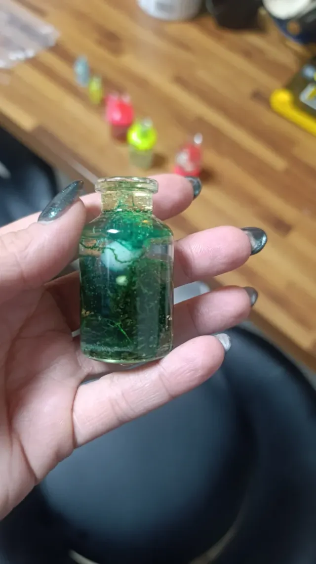 Botellas de cera de gel decorativas