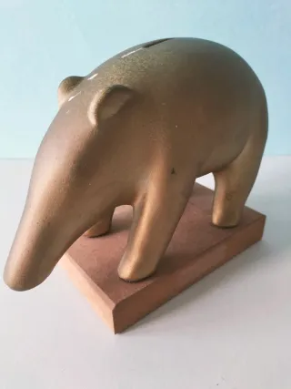 Tapiro salvadanaio dorato