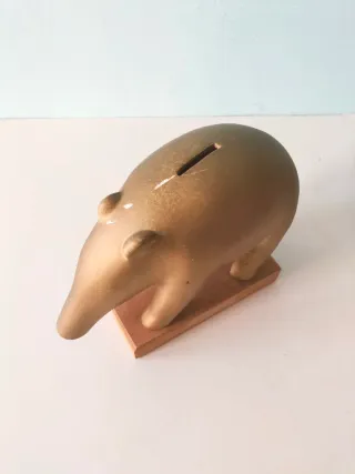 Tapiro salvadanaio dorato