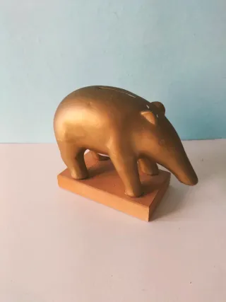 Tapiro salvadanaio dorato