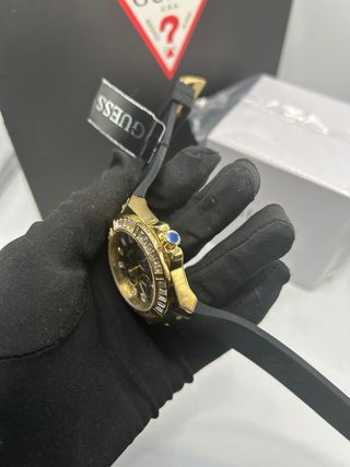 Reloj Guess Dorado y Negro