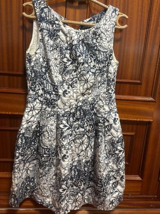 Vestido estampado floral azul y blanco