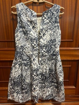 Vestido estampado floral azul y blanco