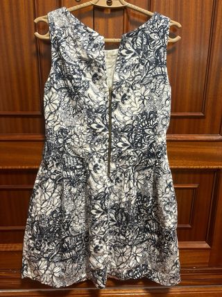 Vestido estampado floral azul y blanco