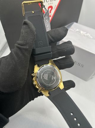 Reloj Guess Dorado y Negro