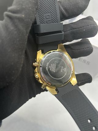 Reloj Guess Dorado y Negro