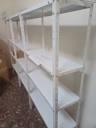 Estanterías metálicas blancas,10 paquetes de 3m.