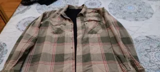 Cazadora militar beige y verde