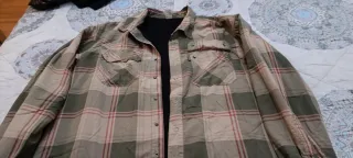 Cazadora militar beige y verde