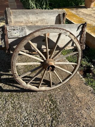 Carro de madera antiguo