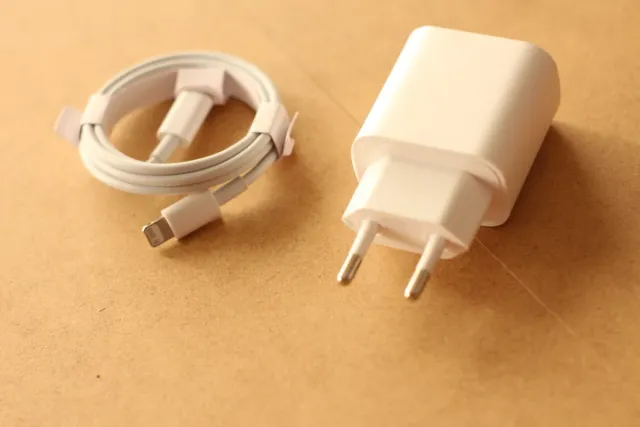 Cargador de iPhone + Cable Lightning