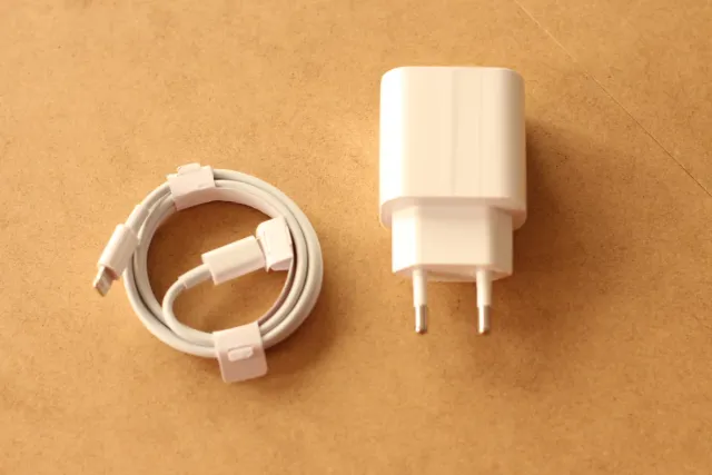Cargador de iPhone + Cable Lightning