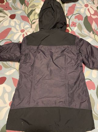 Chaqueta Quechua Negra y Gris