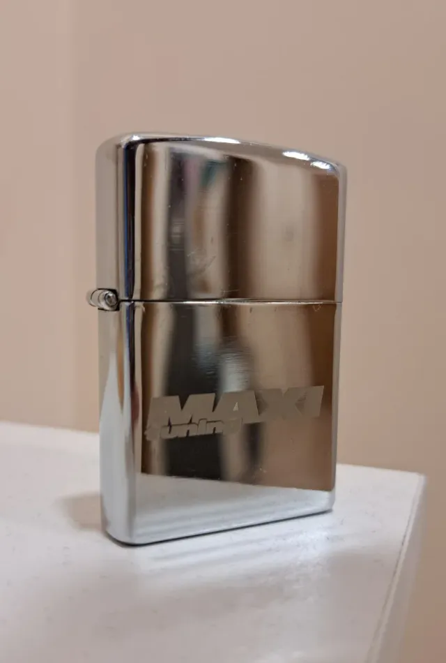 Mechero Zippo plateado