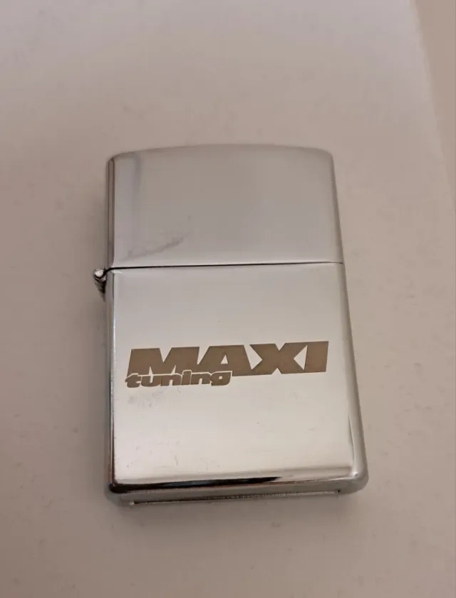 Mechero Zippo plateado