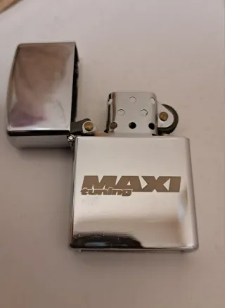 Mechero Zippo plateado
