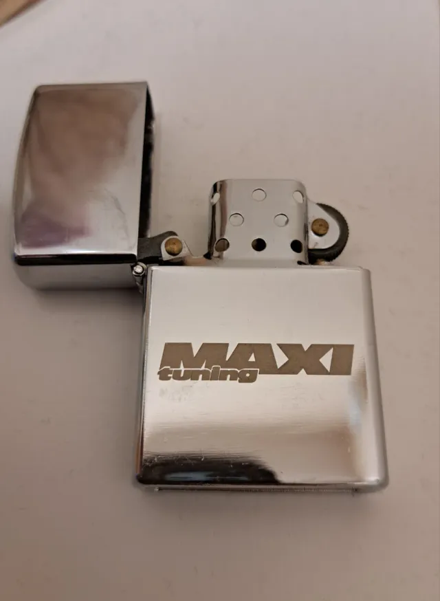 Mechero Zippo plateado