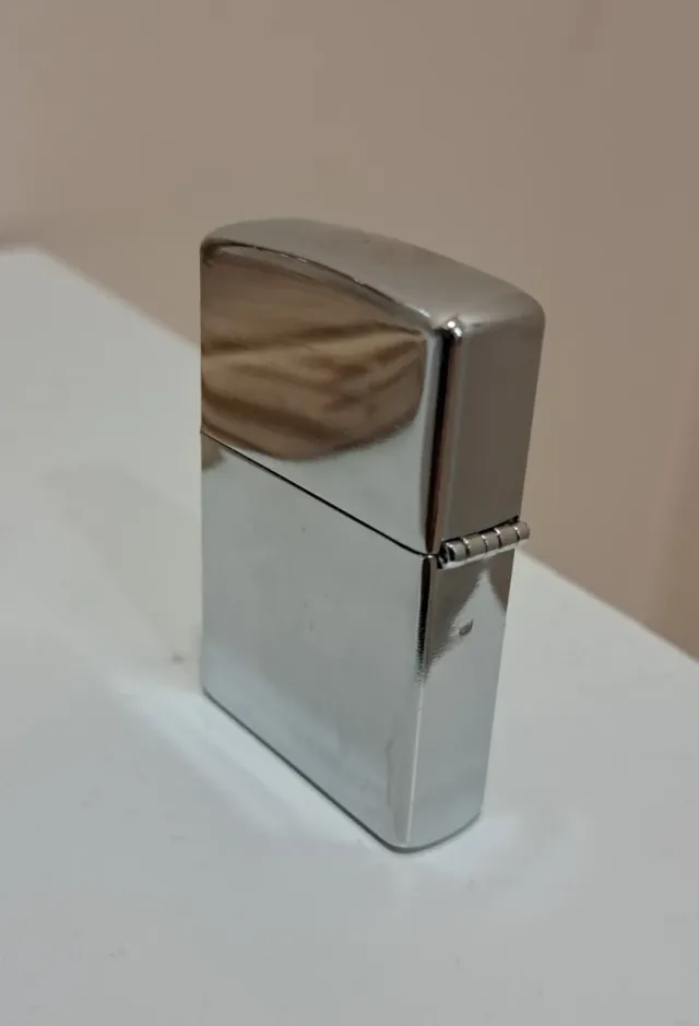 Mechero Zippo plateado