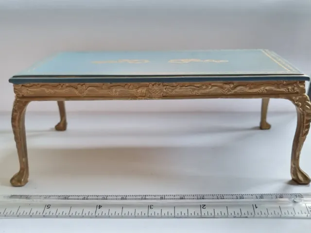 Muebles Casa Muñecas Mesa y Sillas. Año 2000