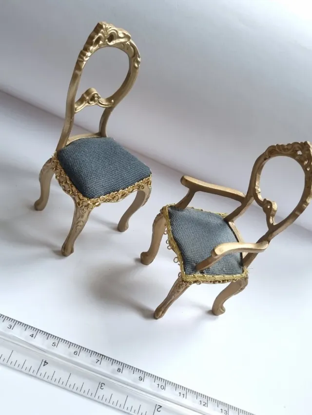 Muebles Casa Muñecas Mesa y Sillas. Año 2000