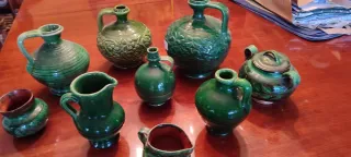 Collezione di 9 tazzine verdi in ceramica