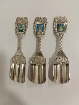 Cucharillas de colección con imágenes religiosas