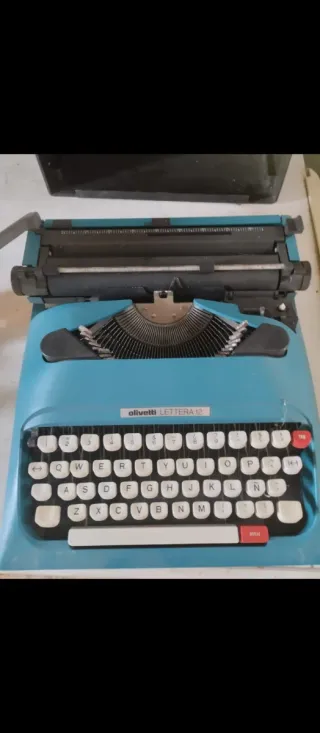 Máquina de escribir Olivetti Lettera 12 azul