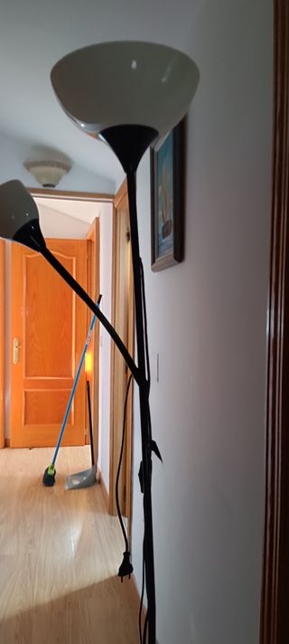 Lámpara de salón blanca  y negra