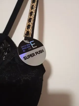 Sujetador negro con detalles dorados