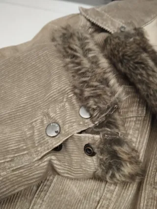 Chaqueta pana entallada con pelo