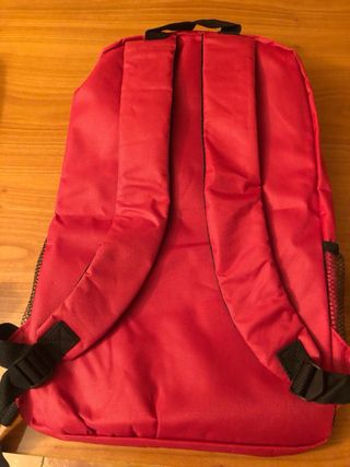 Mochila roja Viajes La Reina