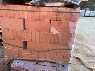 Ladrillos cerámicos rojizos
