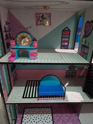 Casa LOL con estancias y muñecas