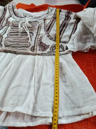 Blusa Cortefiel bordada y con pedrería