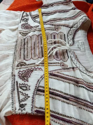 Blusa Cortefiel bordada y con pedrería