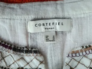 Blusa Cortefiel bordada y con pedrería
