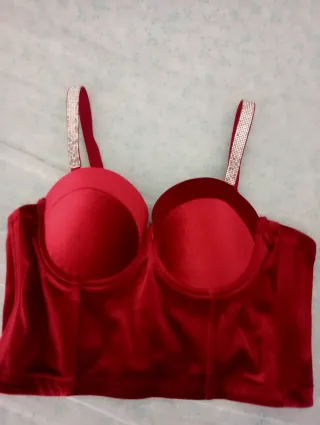 Corpiño granate con tirantes brillantes