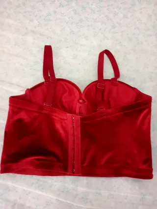 Corpiño granate con tirantes brillantes