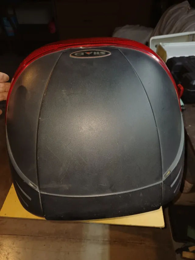 Baúl para moto SHAD negro con luz roja, 50 litros