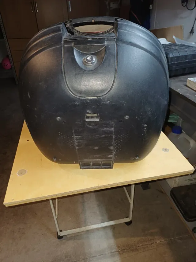 Baúl para moto SHAD negro con luz roja, 50 litros